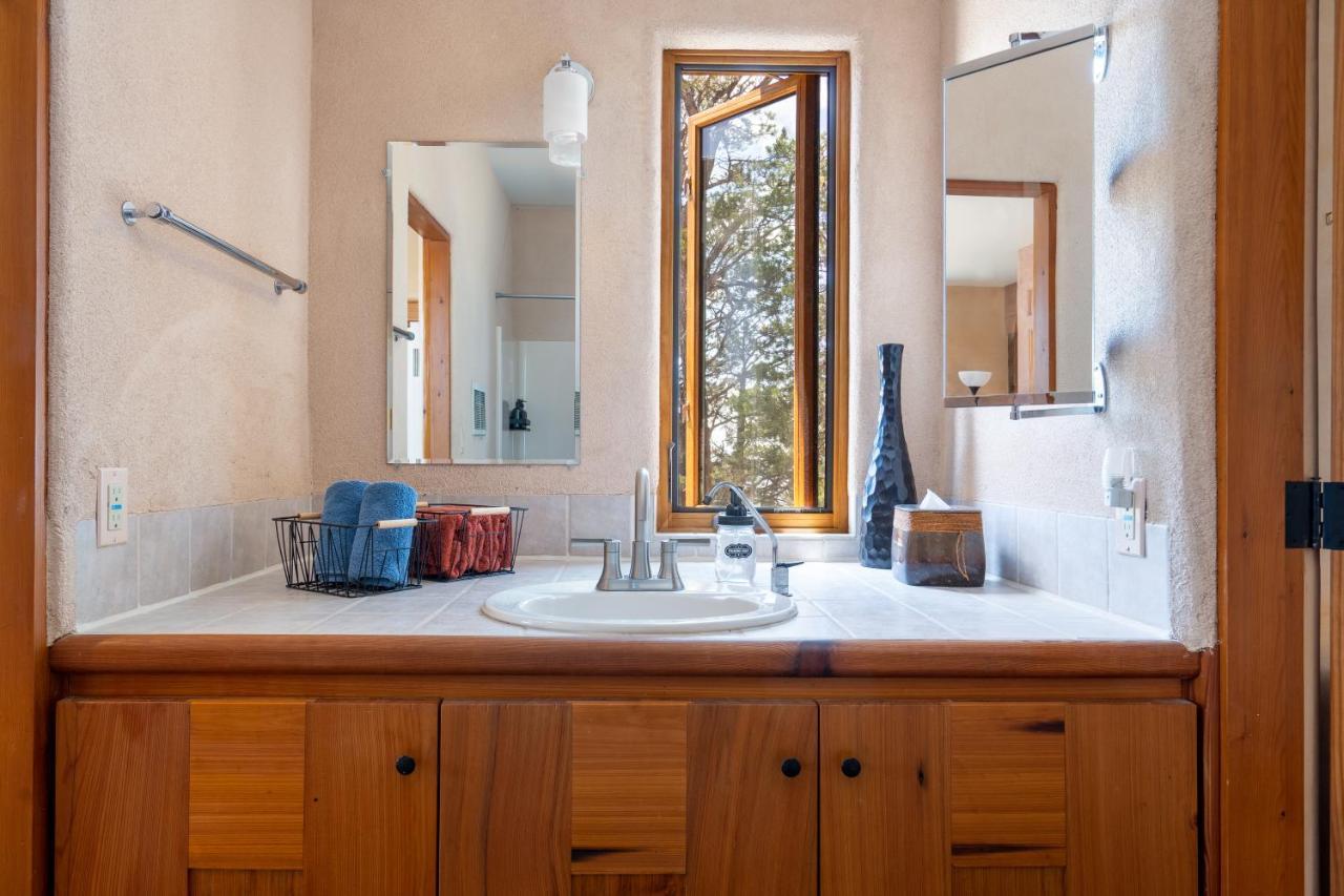 Ridgetop Retreat With 2 Hot Tubs And Views Vakantiehuis