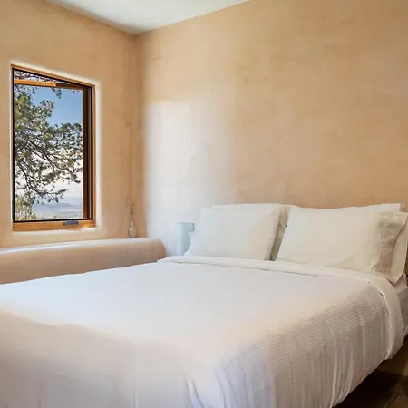 Ridgetop Retreat With 2 Hot Tubs And Views Holiday home