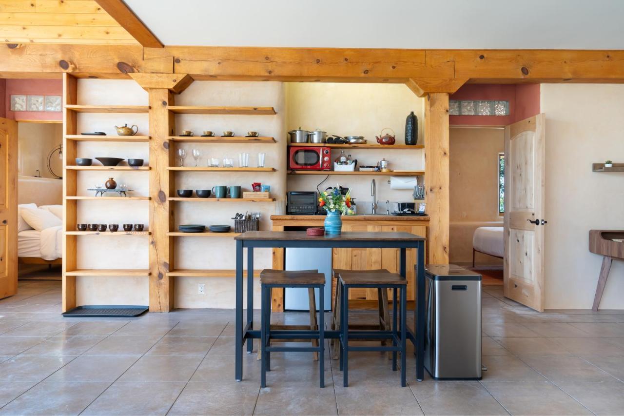Ridgetop Retreat With 2 Hot Tubs And Views Holiday home